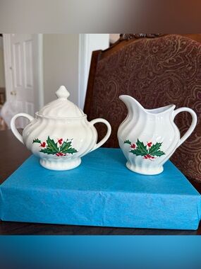 VTG SCIO Holly Christmas Swirl Scalloped Lidded Sugar Bowl & Creamer Pitcher Set